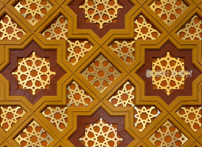 伊斯兰图案——土库曼斯坦阿什哈巴德Gypjak的土库曼巴希鲁希清真寺/钦察克清真寺的门